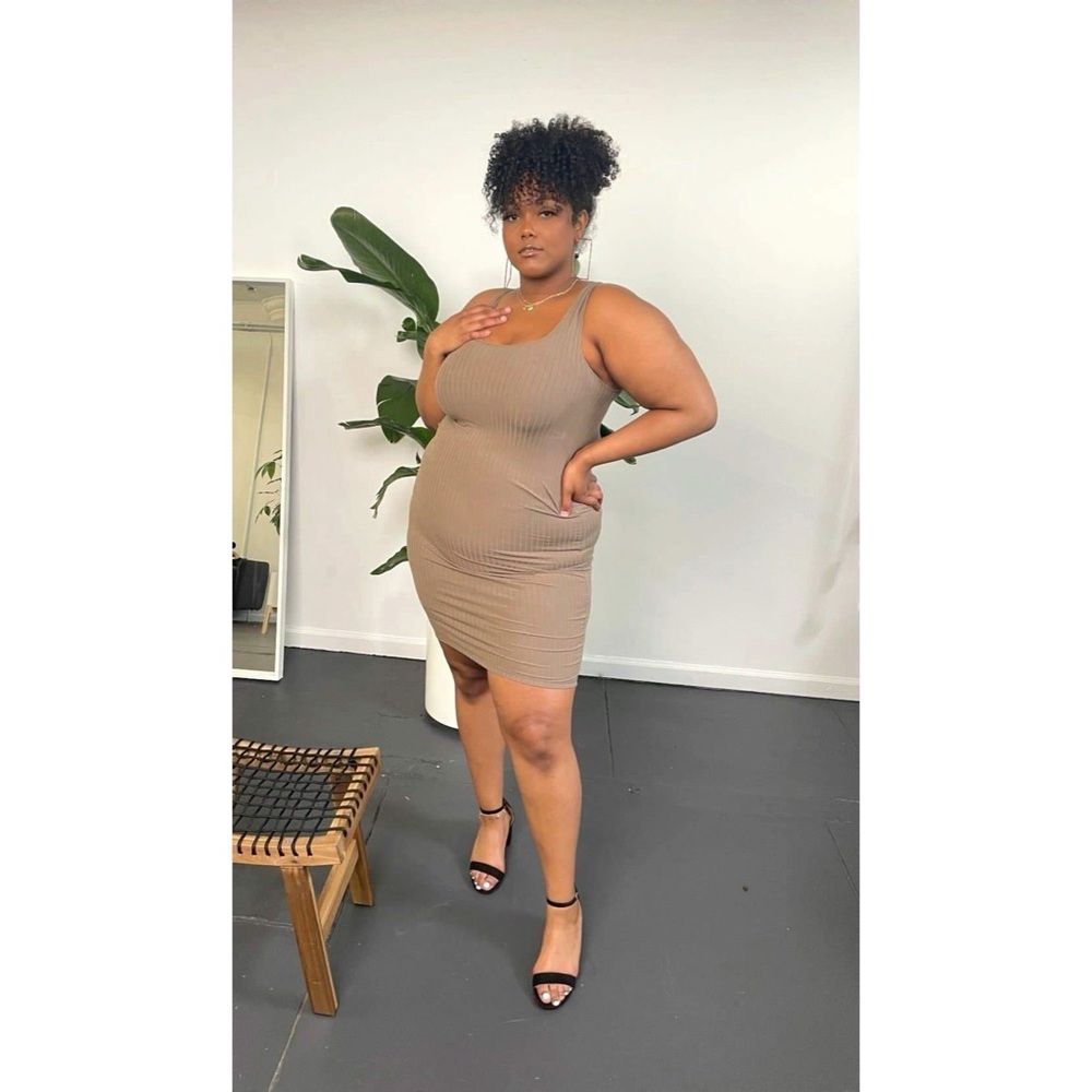 Amy Ribbed Dress - Picture 4 of 6